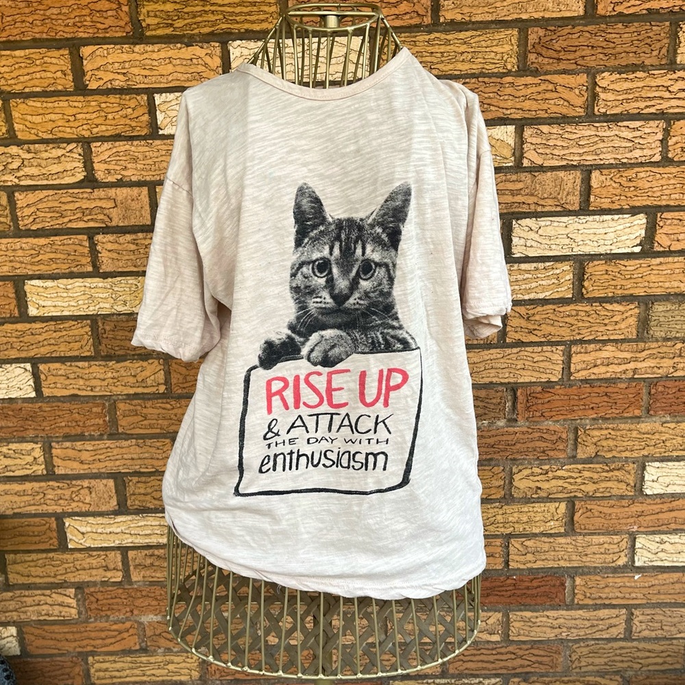 Adorable Korean cat graphic T